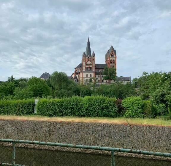 标准三人间, Zum Weißen Ross