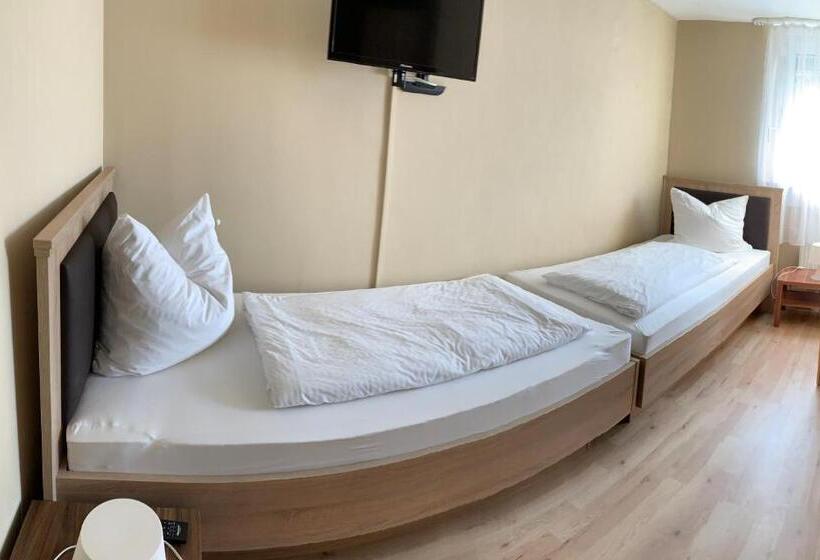 标准间, Zum Weißen Ross