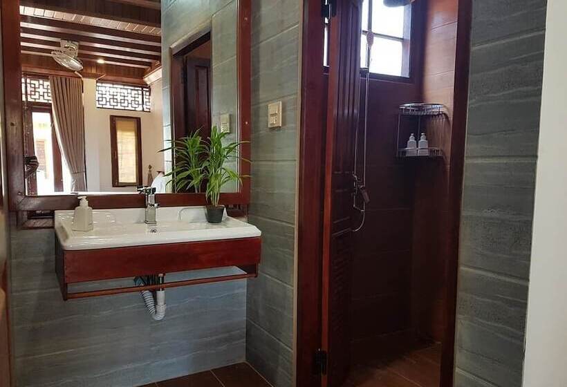 اتاق لوکس با بالکن, Akira Heritage