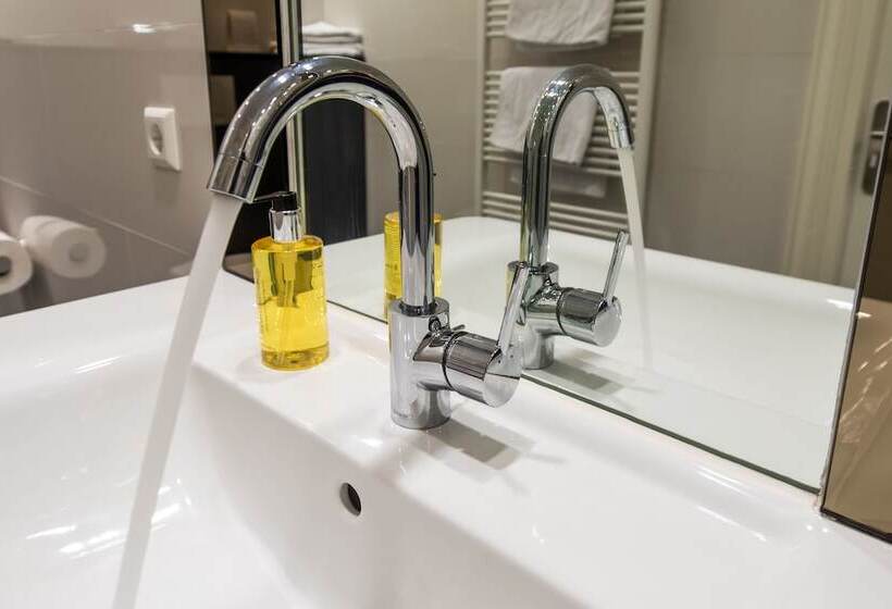 غرفة ديلوكس ثلاثية, La Rosa Amsterdam Beach