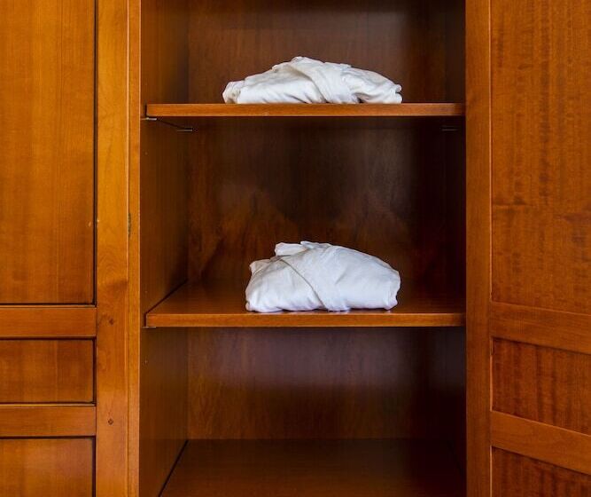 غرفة ديلوكس ثلاثية, La Rosa Amsterdam Beach