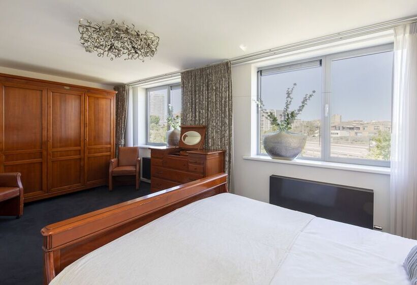 غرفة ديلوكس ثلاثية, La Rosa Amsterdam Beach