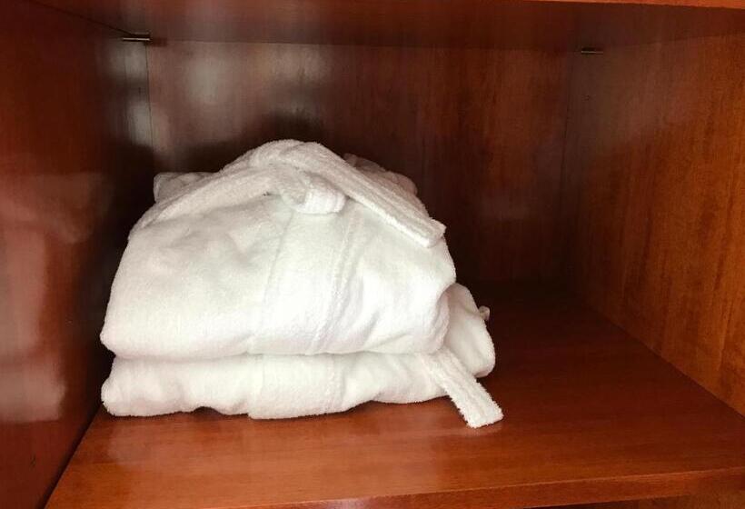 غرفة ديلوكس ثلاثية, La Rosa Amsterdam Beach