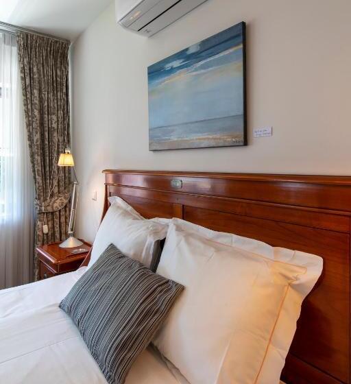 غرفة ديلوكس ثلاثية, La Rosa Amsterdam Beach