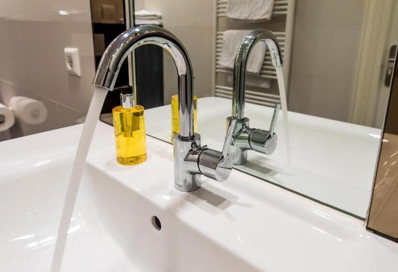 غرفة ديلوكس ثلاثية, La Rosa Amsterdam Beach