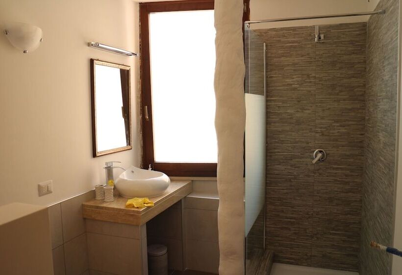 스탠다드 트리플 룸, B&b Del Corso