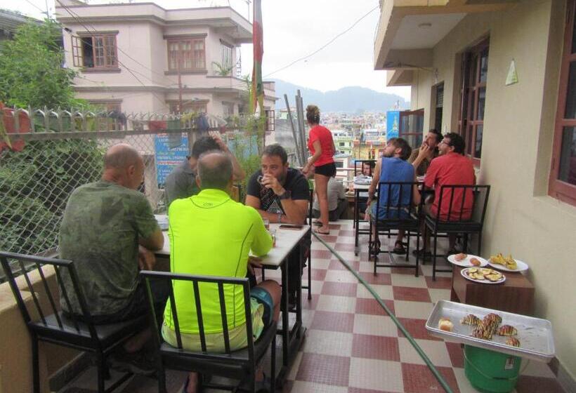 اتاق راحتی سه تخته, Stupa View Inn