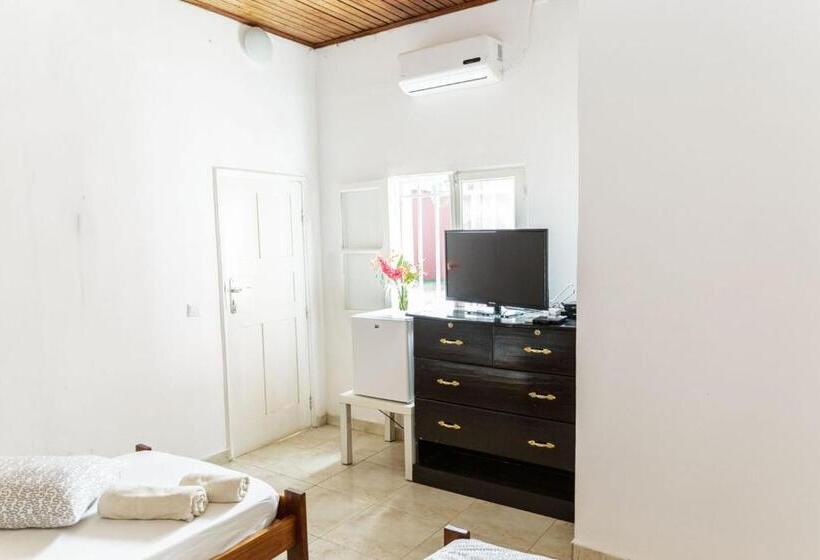 اتاق اکونومی, Vila Marilyn