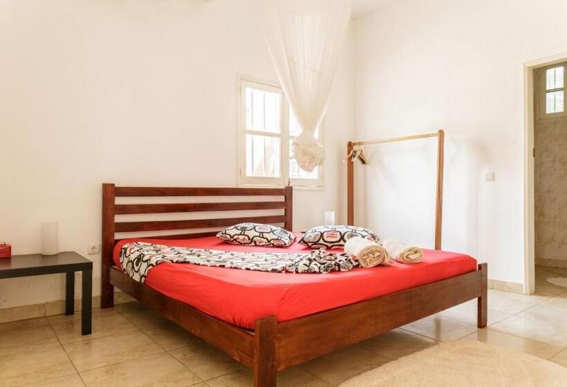 اتاق اکونومی, Vila Marilyn