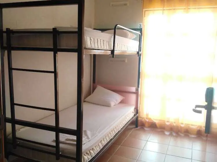 スタンダード4人部屋, Hi Portimao Pousada De Juventude