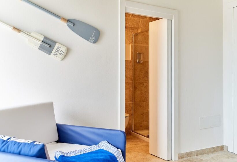 اتاق لوکس با بالکن و چشم‌انداز دریا, Posea  Polignano Sea Suites