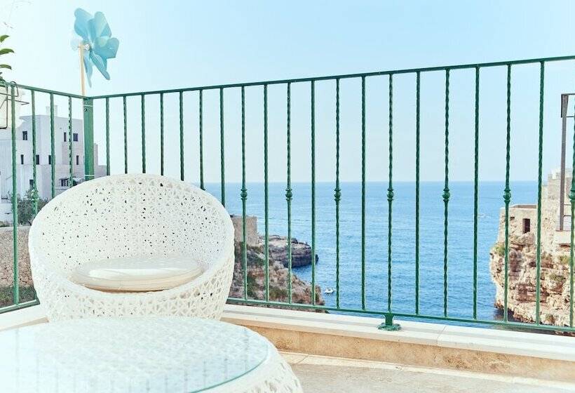 اتاق لوکس با بالکن و چشم‌انداز دریا, Posea  Polignano Sea Suites