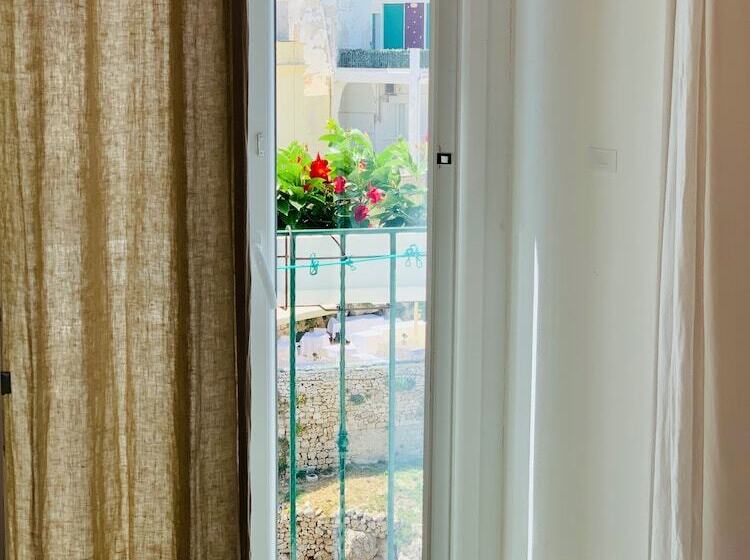 اتاق استاندارد با چشم‌انداز دریا, Posea  Polignano Sea Suites