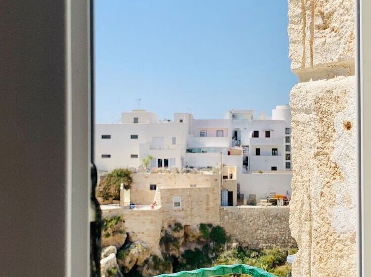 اتاق خانوادگی با چشم‌انداز دریا, Posea  Polignano Sea Suites