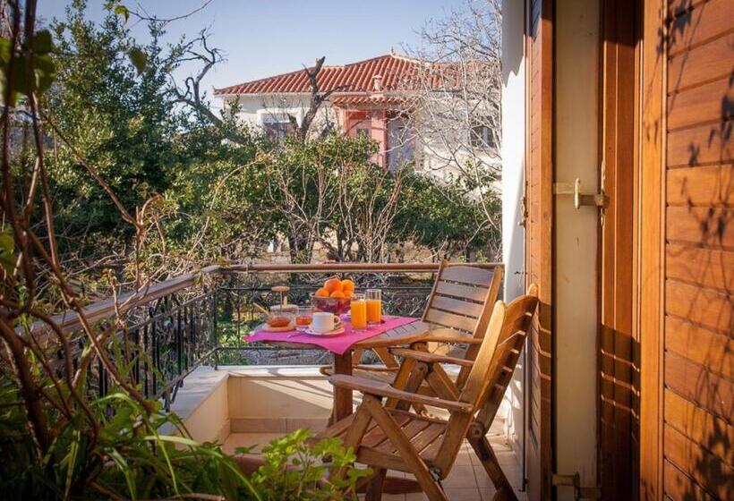 חדר אקונומי, Villa Nufaro