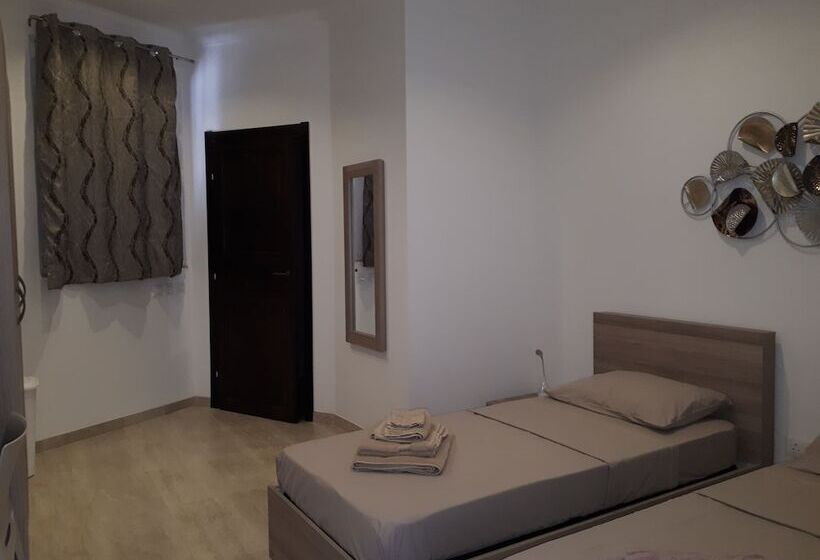 اتاق راحتی, Fauzia B&b