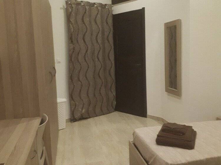 اتاق راحتی, Fauzia B&b