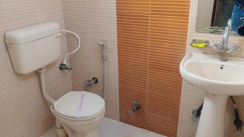 اتاق پریمیوم چهارنفره, Jigyasa By Mayda Hospitality Pvt. Ltd