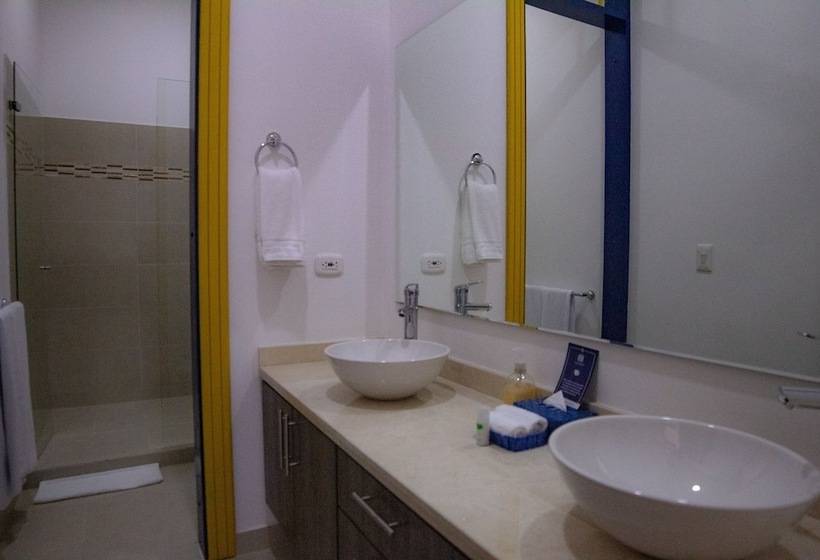 اتاق لوکس, La Herencia