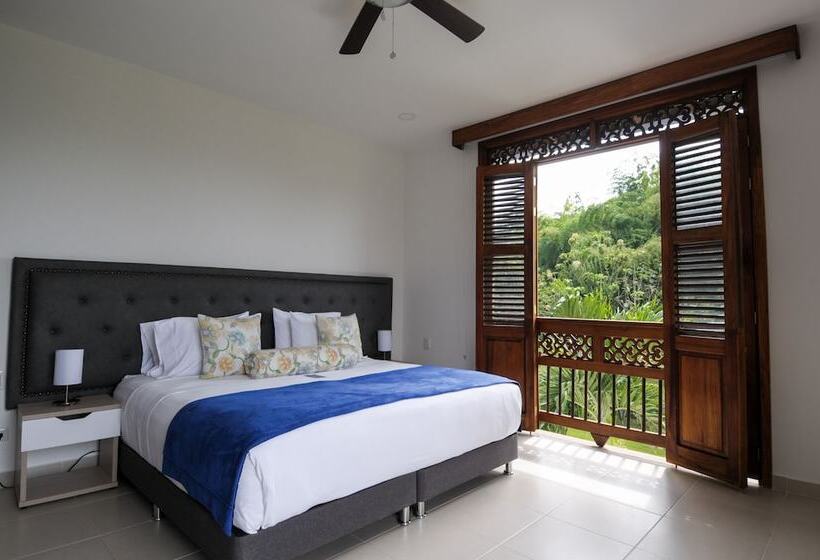 اتاق لوکس, La Herencia