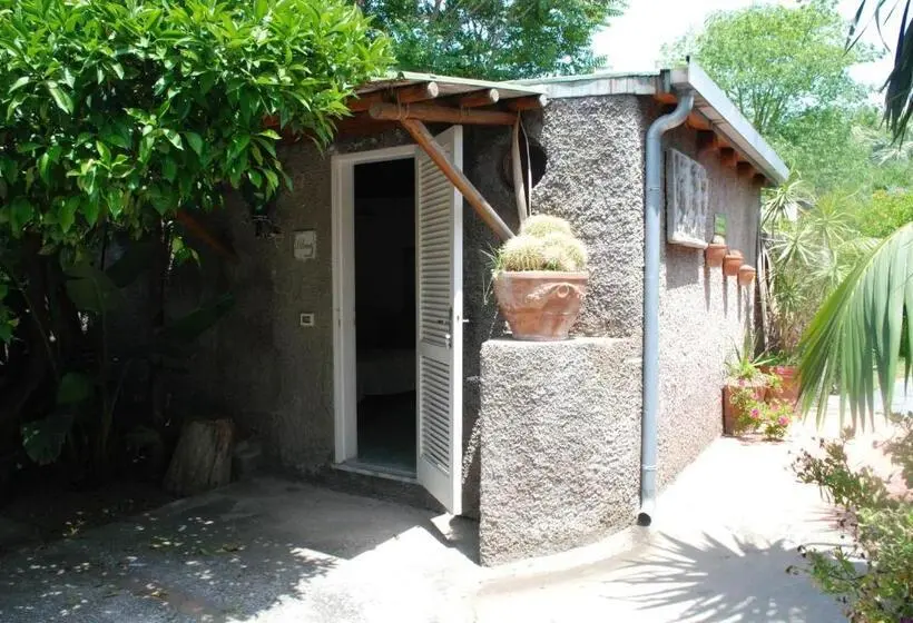 استودیوی استاندارد, Residence Villa Cristina