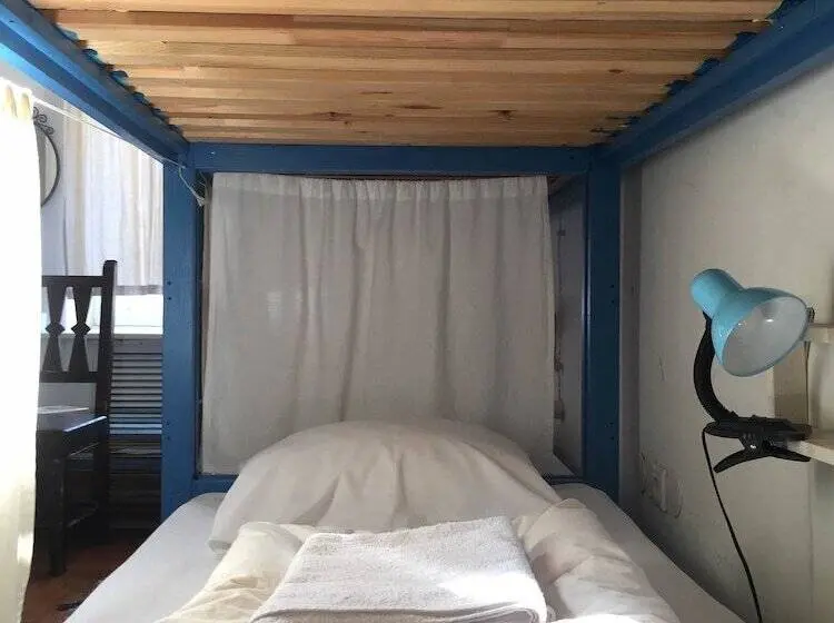 ルームシェアのワンベッド, Hostel Fjord