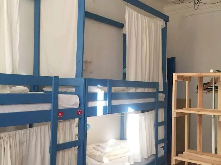ルームシェアのワンベッド, Hostel Fjord