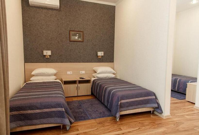 اتاق خانوادگی, Amurasso