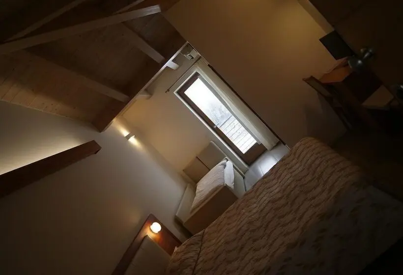 اتاق خانوادگی, Agritur Ponte Alto