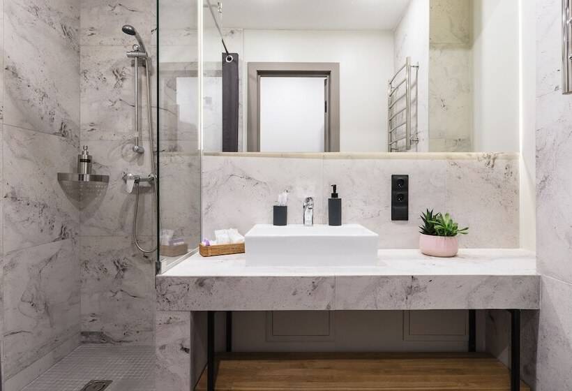 스탠다드 룸, The Faces Historical Center