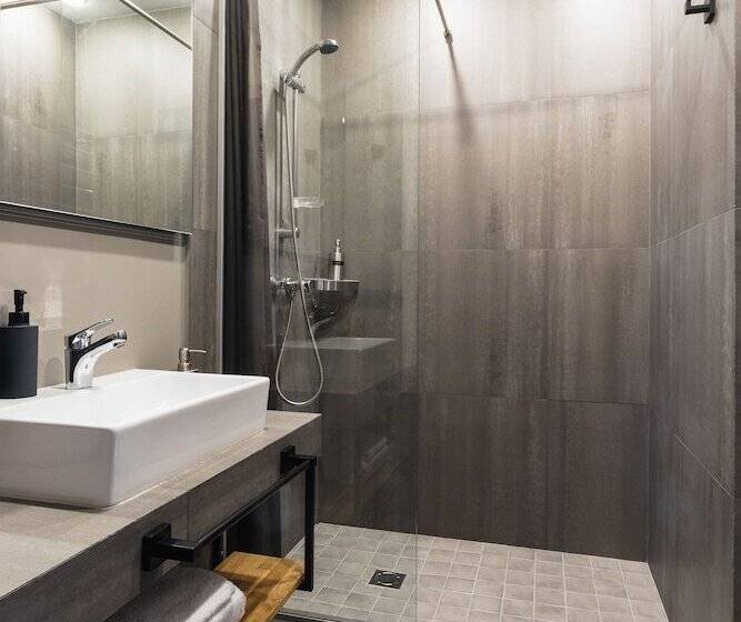 스탠다드 룸, The Faces Historical Center