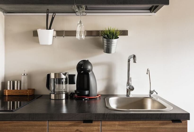 스탠다드 룸, The Faces Historical Center