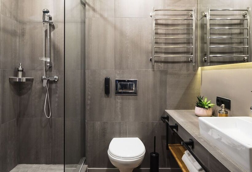 수피리어 룸, The Faces Historical Center