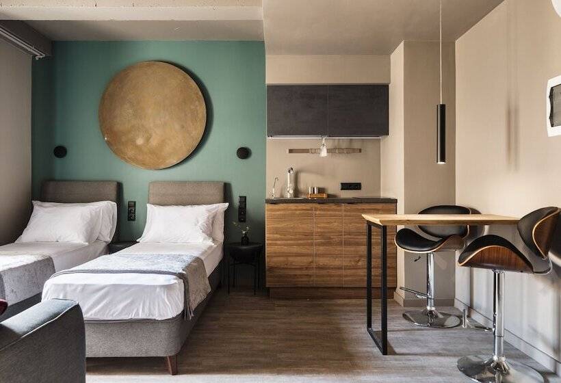 수피리어 룸, The Faces Historical Center