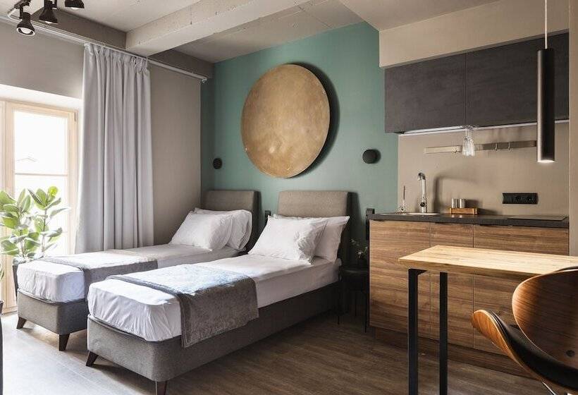 수피리어 룸, The Faces Historical Center