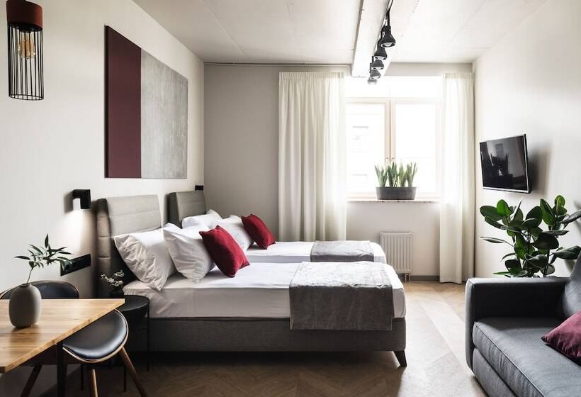 수피리어 룸, The Faces Historical Center