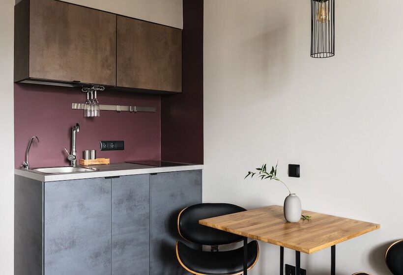 수피리어 룸, The Faces Historical Center