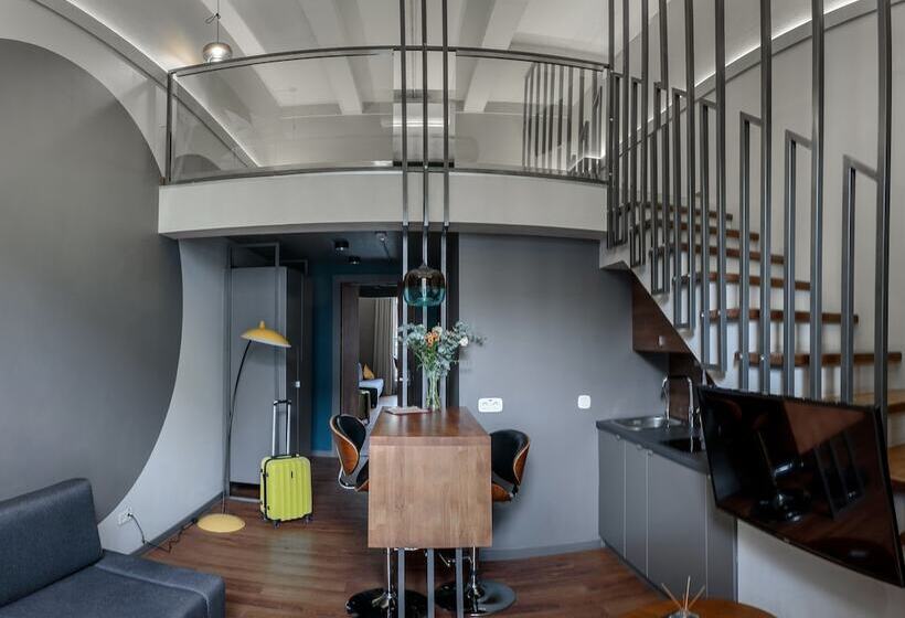 디럭스 룸 도시 전망, The Faces Historical Center