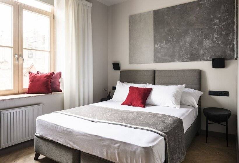 스탠다드 룸, The Faces Historical Center