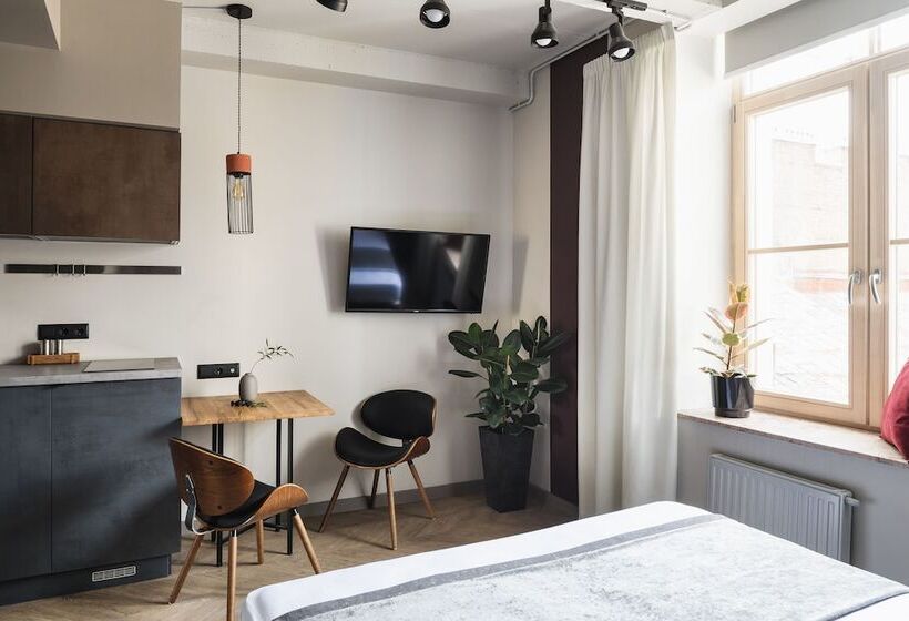 스탠다드 룸, The Faces Historical Center