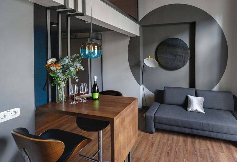 디럭스 룸 도시 전망, The Faces Historical Center