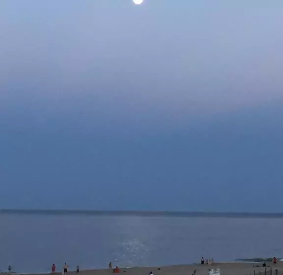 Economy-huone, Adams Ocean Front Resort