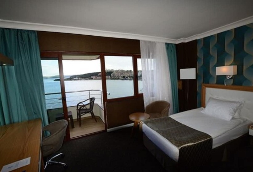 غرفة ديلوكس مطلّة علي البحر, Akol