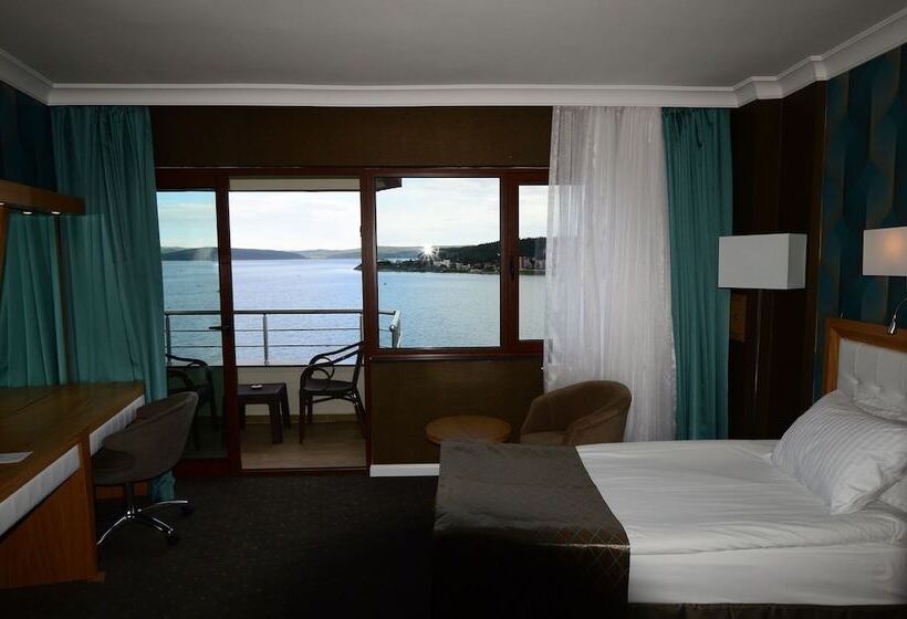 غرفة ديلوكس مطلّة علي البحر, Akol