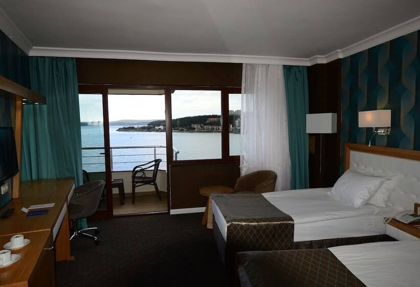 غرفة ديلوكس مطلّة علي البحر, Akol