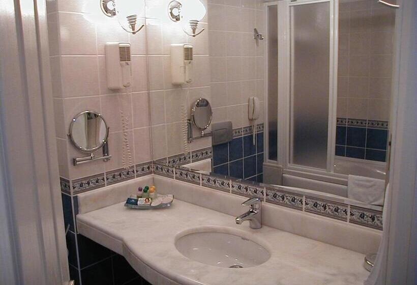 جناح سرير كينج, Akol