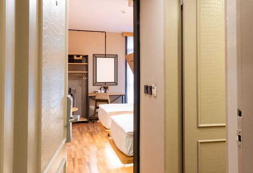 Pokój Trzyosobowy Klasyczny, Antik Hotel Istanbul