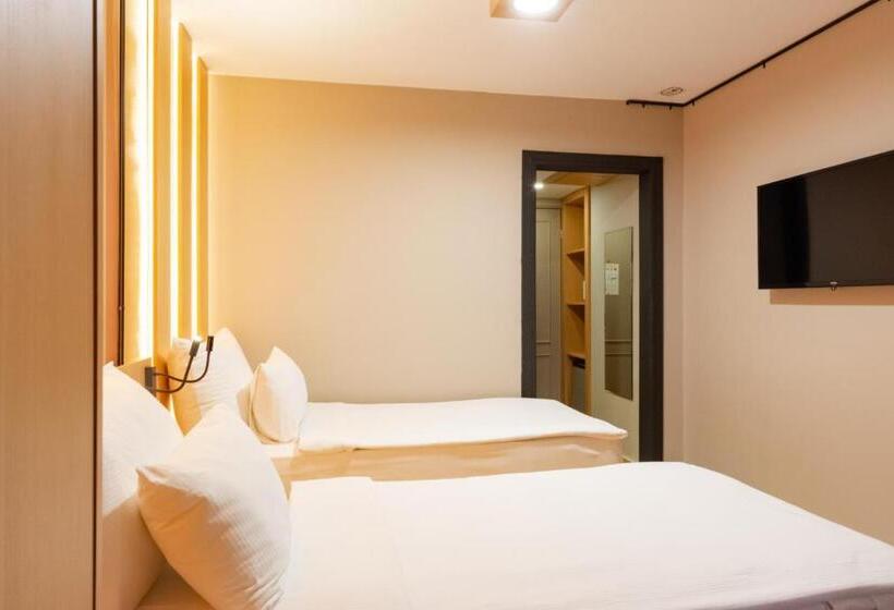 Pokój Trzyosobowy Klasyczny, Antik Hotel Istanbul