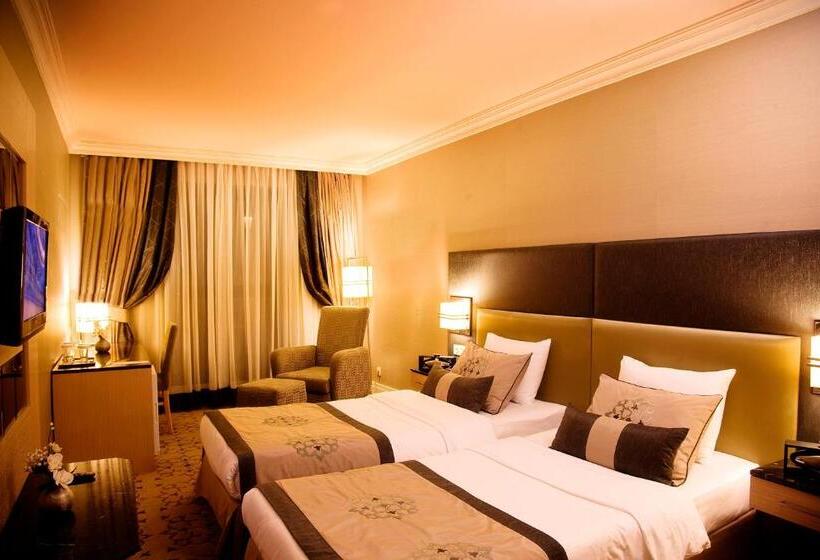 اتاق خانوادگی, Darkhill