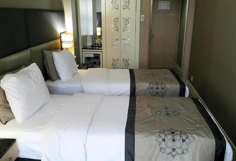 اتاق اکونومی, Darkhill